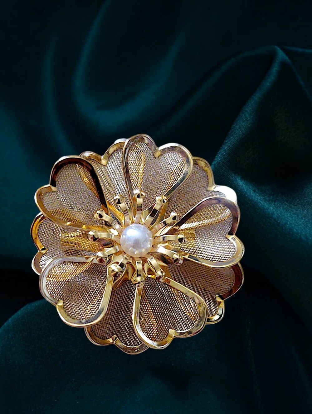 Golden Mesh Flower Brooch